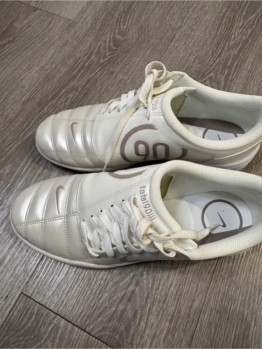 Nike Mens Cream/Light Total 90 Sneakers